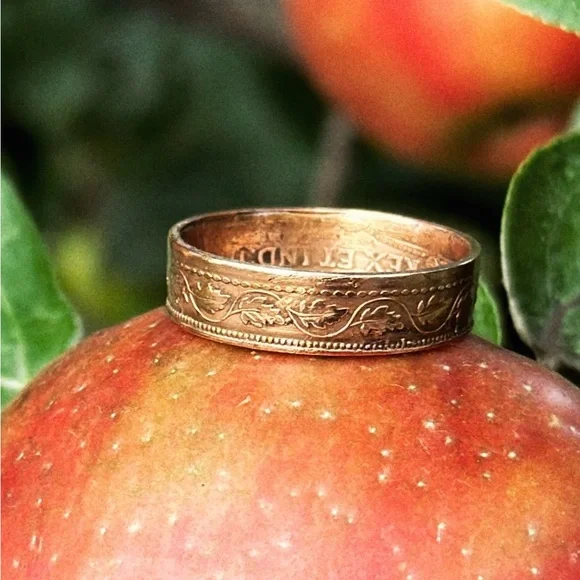 Handmade Canadian Penny Ring - 1920 Large Cent (Copper, size 10, Jewelry) - Picture 4 of 4